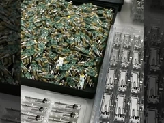 Proces produkcji nadajników-odbiorników światłowodowych, pokaz półproduktów